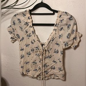 Small Floral cream lace front AE top with ruffle detailing
